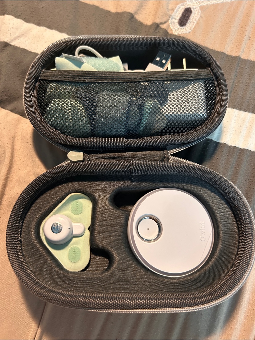Owlet Smart Sock 3 Baby Monitor Set Travel Case 2 Sets Adjustable Socks Charger